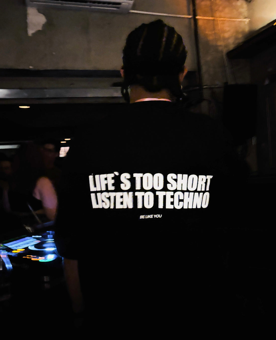 Listen to techno